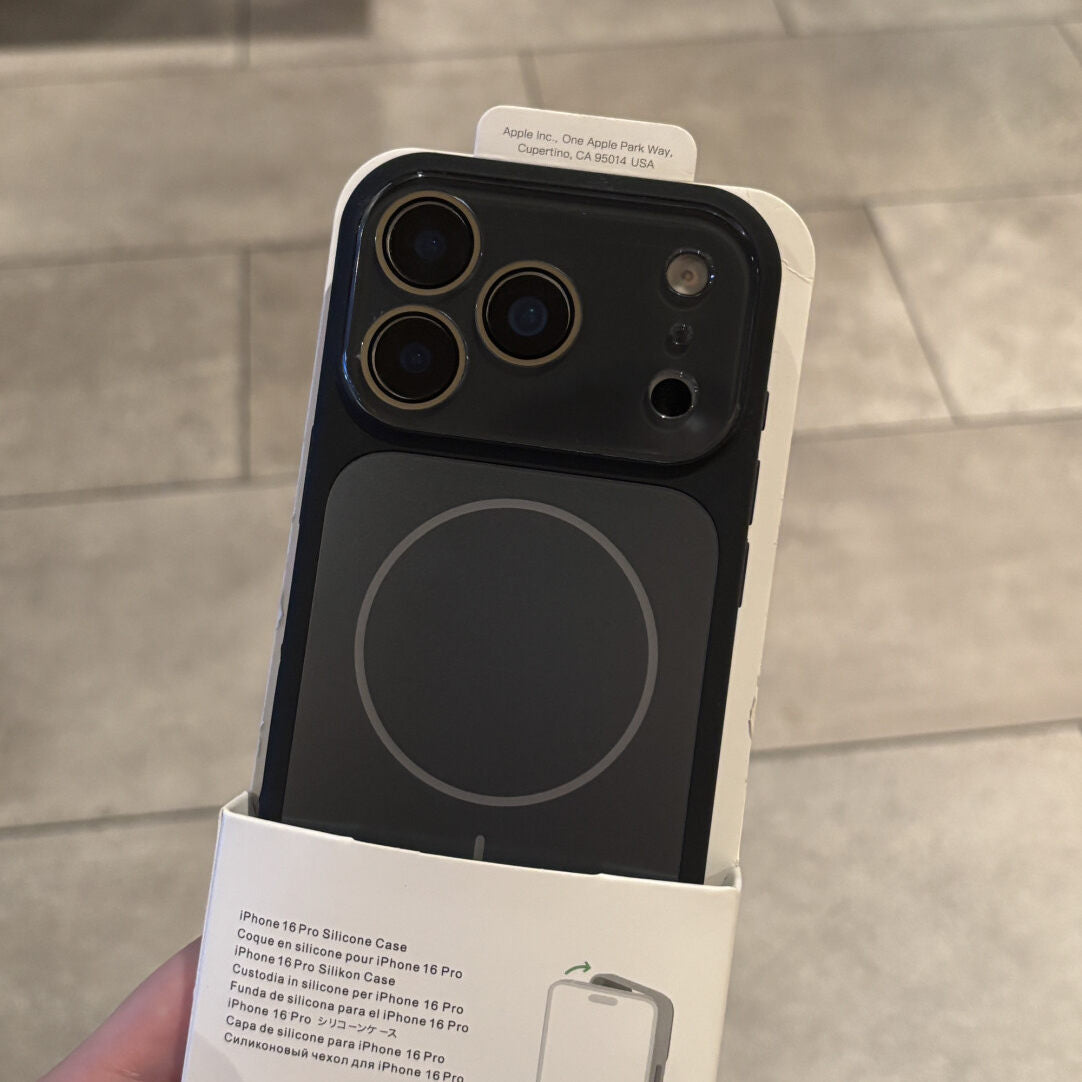Apple Iphone Magnetic style silicone case (Exclusive)