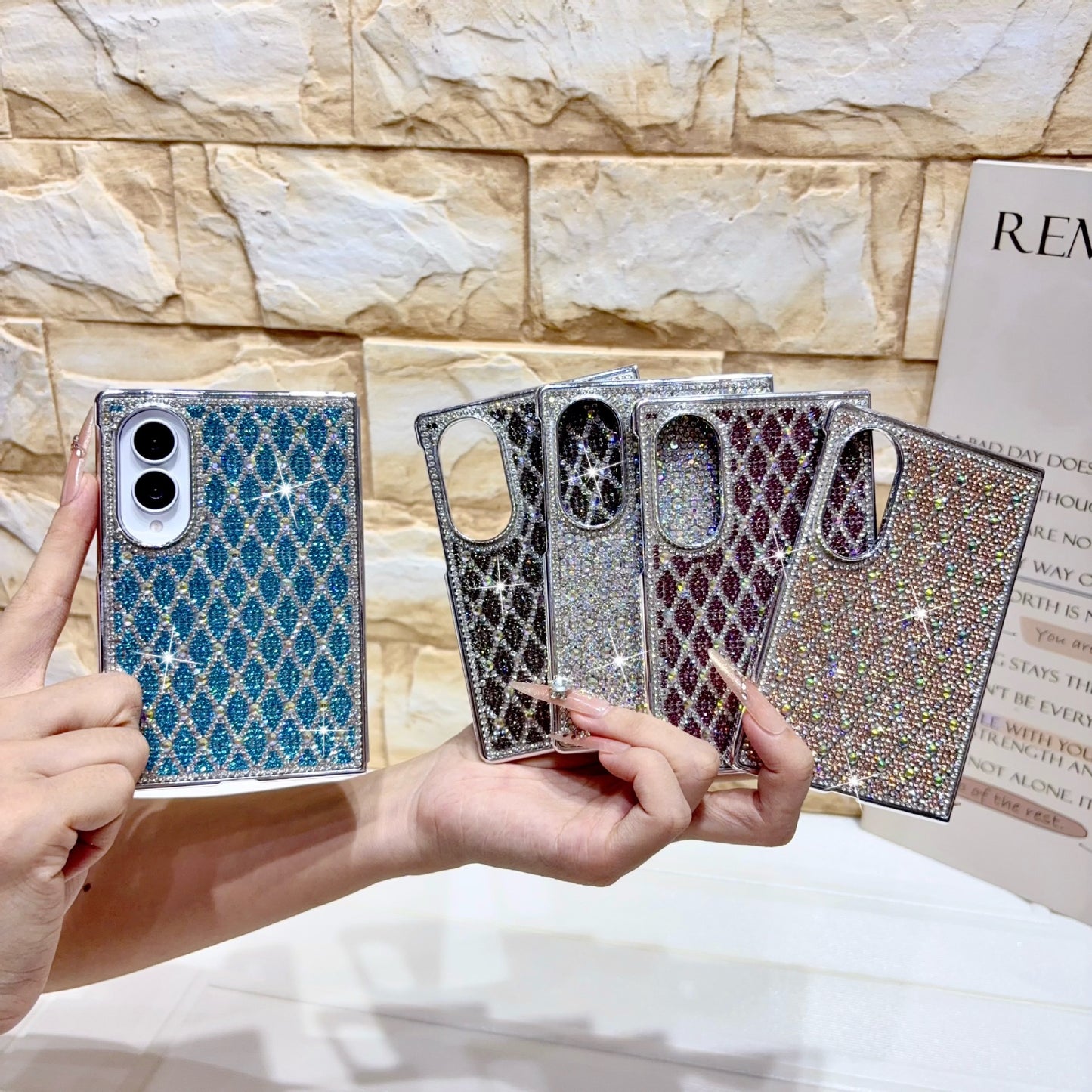 Samsung Fold & Flip rhinestone bracelet diamond folding case (Exclusive)