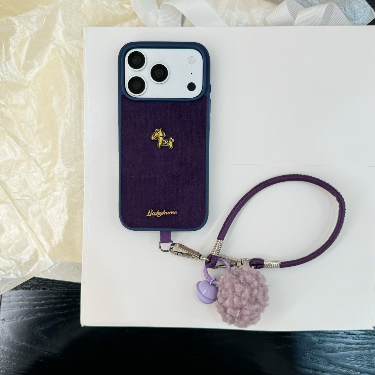 Apple iphone Velvet 3D Little Golden Horse (Exclusive)