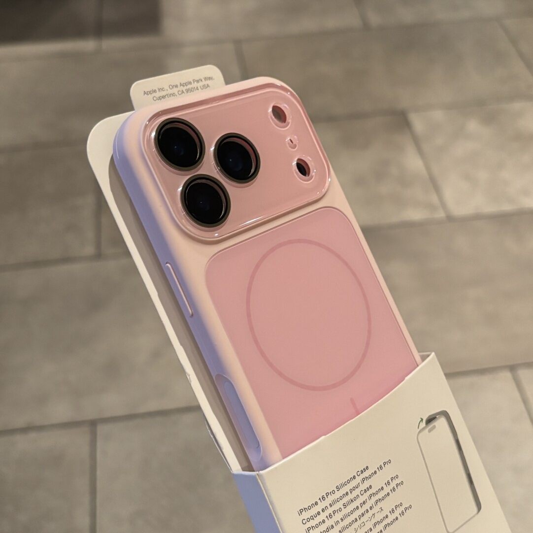 Apple Iphone Magnetic style silicone case (Exclusive)