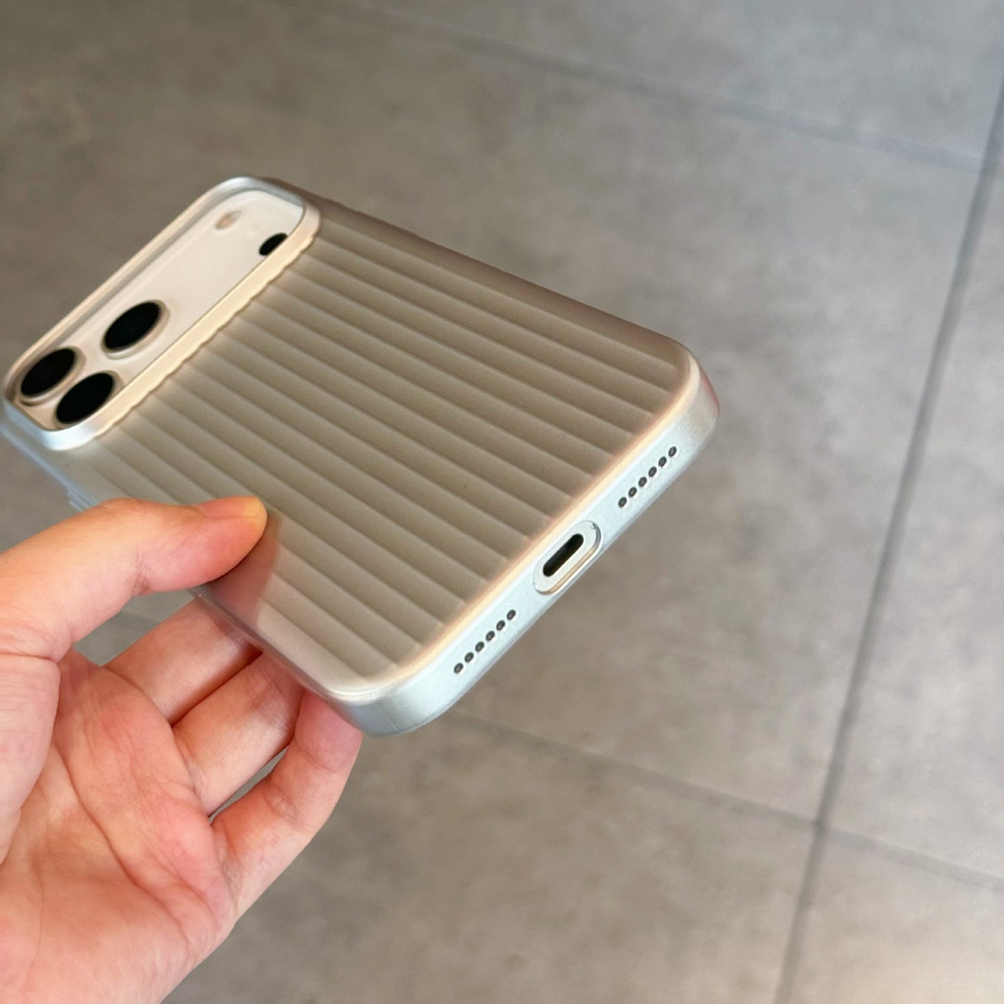Apple Iphone series Corrugated Large Hole Magnetic Suction Anti-Fall Protective Case (Exclusive)