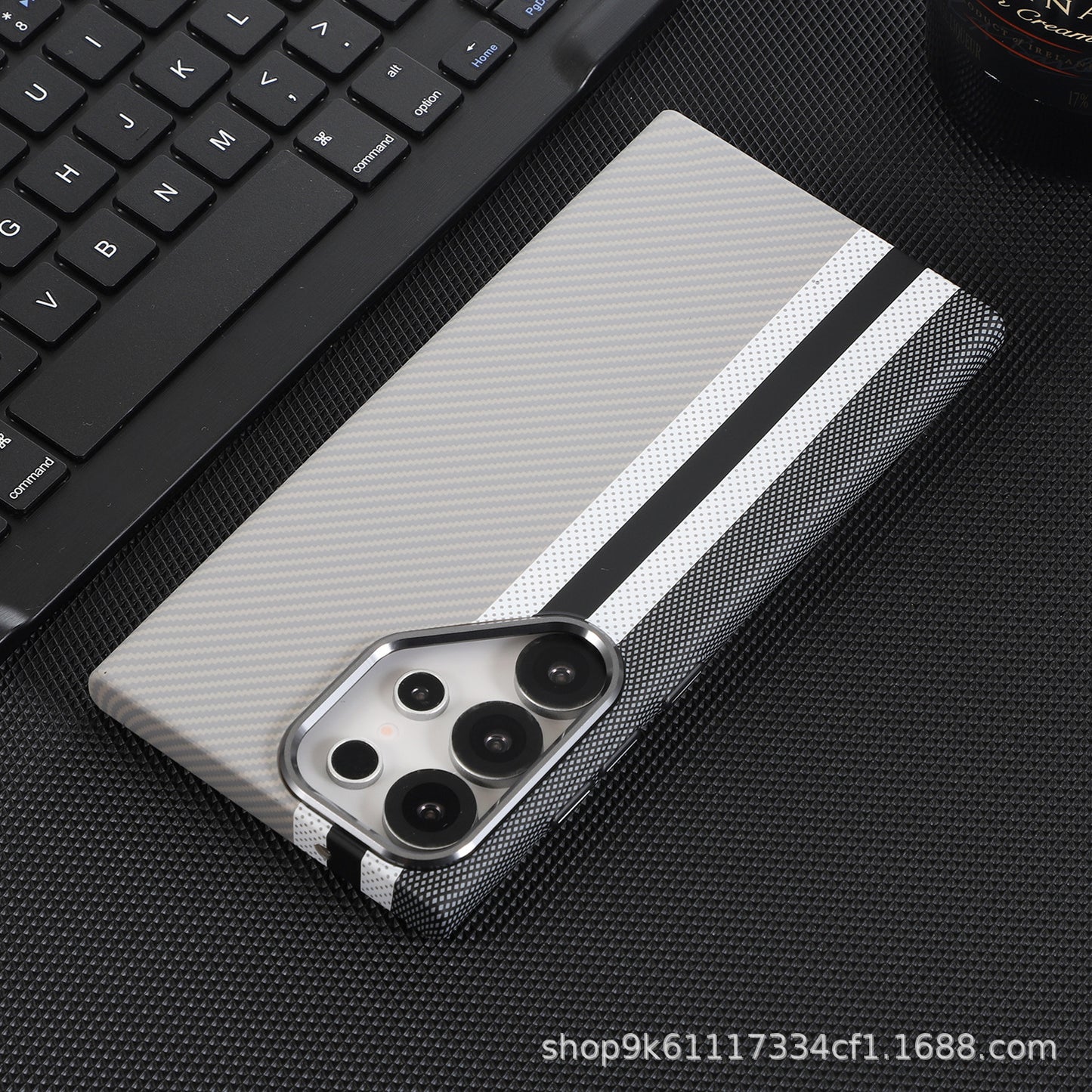 Samsung Ultra Series Fiber Pattern Mobile Case (Exclusive)