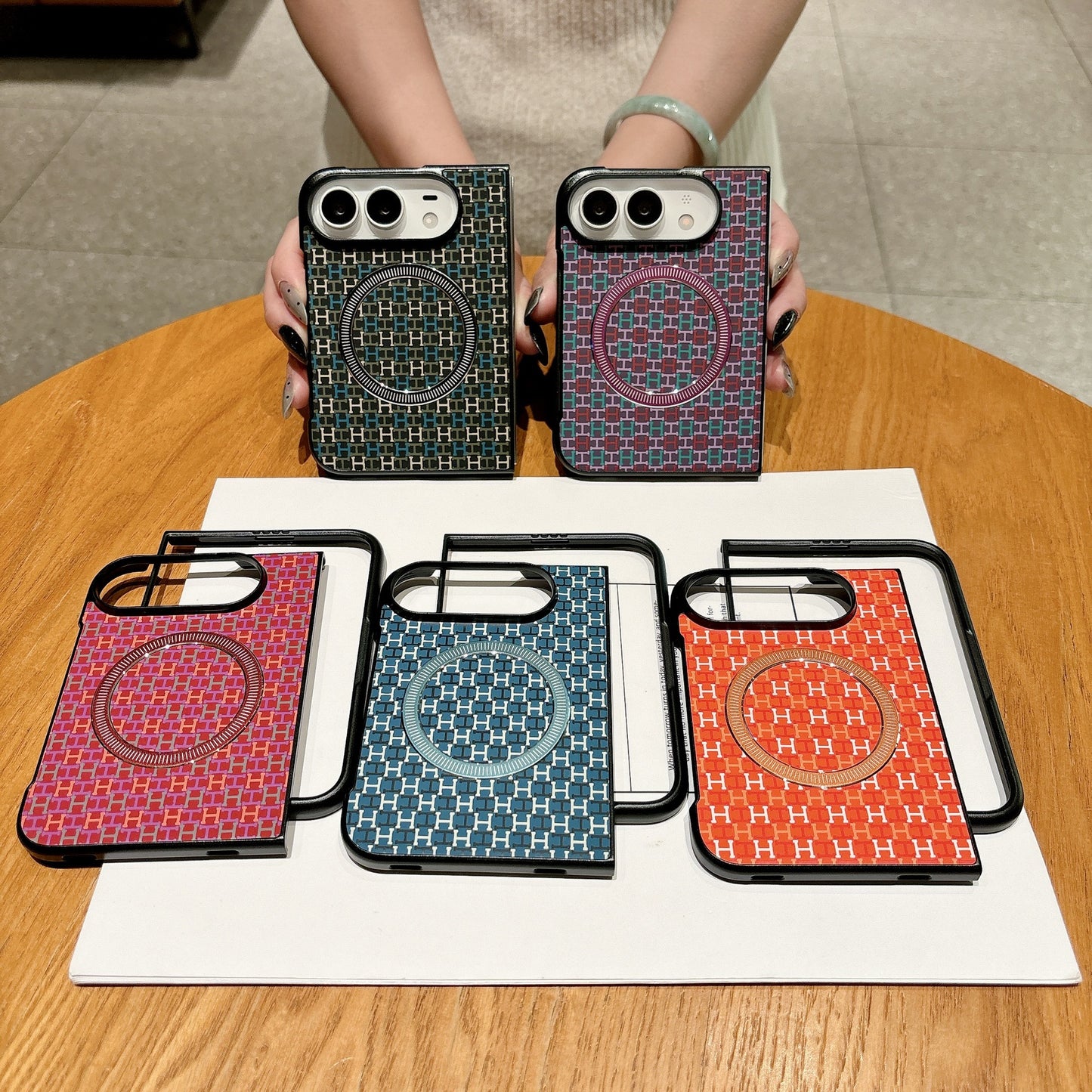 Apple Iphone Ultra series Personalized, high-end, simple solid color case with magnetic closure (Exclusive)