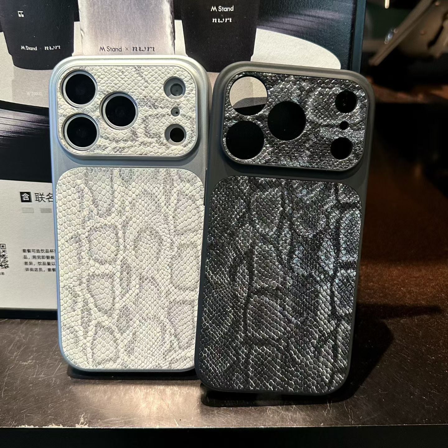 Apple iphone Large Window Snakeskin Pattern case (Exclusive)